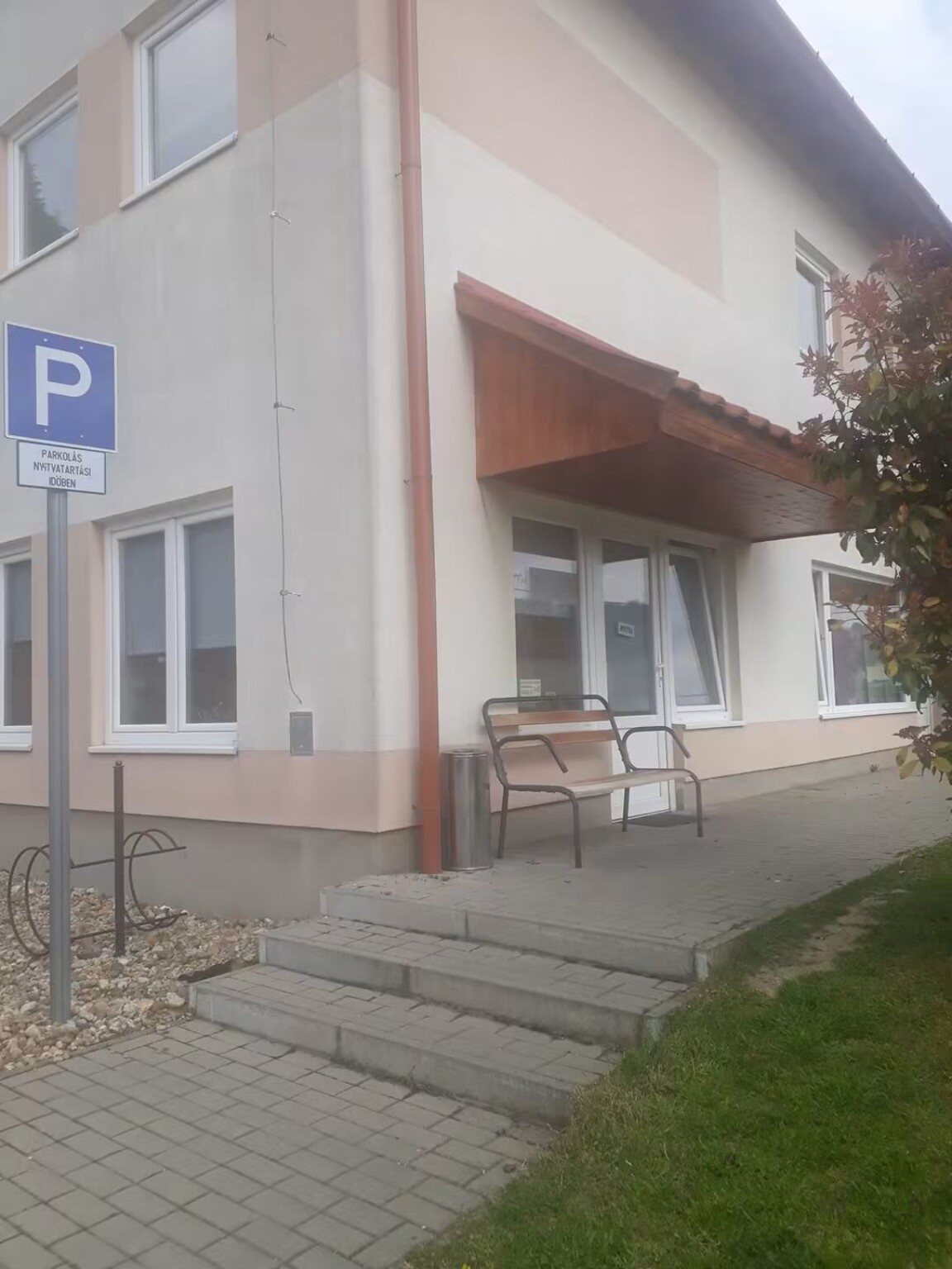 A helyszín bejárata